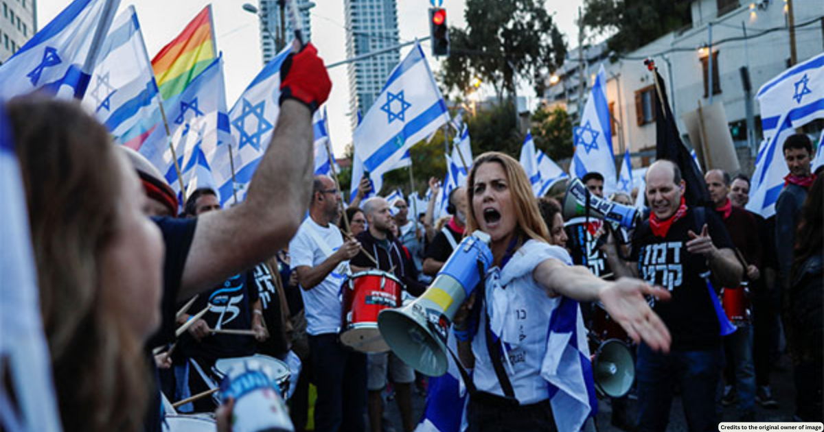 Tens of thousands of Israelis rally against judicial reform plan